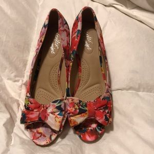 Floral wedges